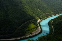 Ngất ngây vẻ đẹp của dòng sông xanh Soca