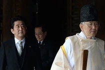 TQ sôi sục phản đối Thủ tướng Nhật thăm đền chiến tranh