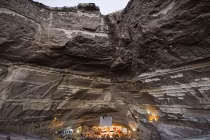 Ngắm nhà thờ trong sơn động độc nhất vô nhị