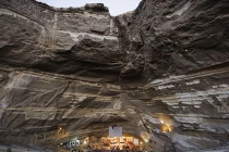 Ngắm nhà thờ trong sơn động độc nhất vô nhị