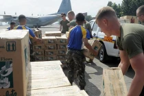 Anh điều chiến hạm tới cứu trợ Philippines