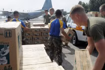 Anh điều chiến hạm tới cứu trợ Philippines