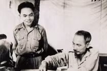 Ảnh hiếm về Đại tướng Võ Nguyên Giáp và Bác Hồ