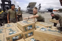 Philippines "khinh" mọi cứu trợ từ Trung Quốc