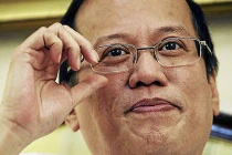 Tổng thống Philippines ngủ lều... tận hưởng gió trời