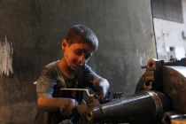 Ấn tượng bé 10 tuổi ở xưởng quân khí Syria 