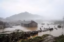 Miền Đông Bắc Trung Quốc tan hoang vì lũ lụt