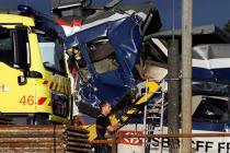 Video 2 tàu hỏa húc nhau bẹp đầu ở Thụy Sĩ