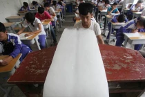  Muôn vàn kiểu chống nóng khó đỡ ở TQ