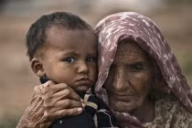 Cảnh màn trời chiếu đất của trẻ em Pakistan