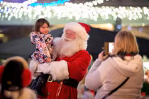 Tưng bừng không khí giáng sinh khắp thế giới