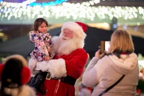 Tưng bừng không khí giáng sinh khắp thế giới