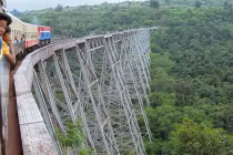 Ngắm cầu cạn giữa lưng chừng trời ở Myanmar