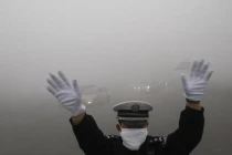 Chùm ảnh: Khói, bụi "tấn công" các thành phố TQ