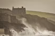 Xem "ông bão" điên loạn tàn phá Anh, Pháp