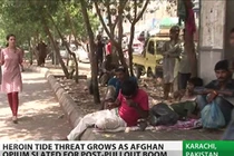 Con nghiện Pakistan công khai hút heroin như hút thuốc