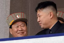 Kim Jong-un bị quân đội ép tử hình dượng Jang Sung-thaek?