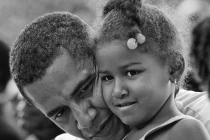 Hình ảnh cha-con xúc động của Tổng thống Obama