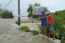 Siêu bão đổ bộ, 13 người Philippines thiệt mạng 