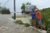 Siêu bão đổ bộ, 13 người Philippines thiệt mạng 
