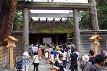 Đền thiêng nhất Nhật Bản xây lại... 62 lần