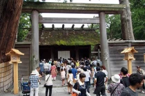 Đền thiêng nhất Nhật Bản xây lại... 62 lần