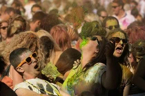 Lễ hội sắc màu "vui hết cỡ" ở London