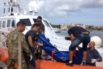 Thảm kịch chìm tàu ngoài khơi Italy, 130 người chết