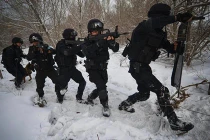 Xem cảnh sát đặc nhiệm chịu rét, diễn tập chống khủng bố