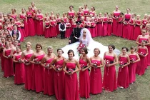 Đám cưới “độc nhất vô nhị” với 80 phù dâu 