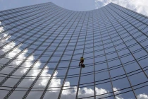 Choáng váng những pha lên đỉnh của “người nhện” nước Pháp