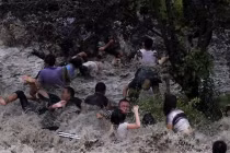 Sông Tiền Đường thịnh nộ, dân TQ kinh hoàng 