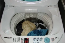 Hai chị em chết thảm trong máy giặt 