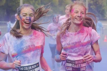 Rực rỡ thi chạy ném bột màu Hungary