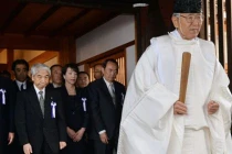 Quan chức Nhật thăm đền chiến tranh Yasukuni... chọc giận TQ?
