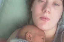 “Góa phụ Trắng” khoe ảnh tự sướng với con trai