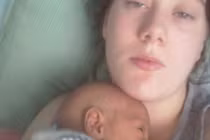 “Góa phụ Trắng” khoe ảnh tự sướng với con trai