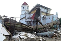 Siêu bão vừa qua, động đất đã tới Philippines 