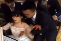 Ngày cưới cô dâu mải chơi game, chú rể kéo mãi không về