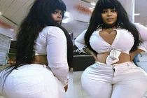 Cô gái có vòng 3 "quái vật" khiến dân tình phát gớm