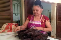 Kỳ công chế biến đặc sản thịt trâu gác bếp