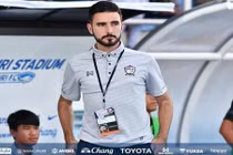 HLV tuyển U15 Thái Lan đẹp như “nam thần”