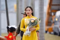 9X tặng hoa Tổng thống Donald Trump khoá Facebook vì sợ "nổi tiếng"