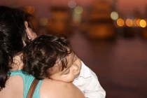 Mẹ chồng đuổi ra khỏi nhà vì chê không biết đẻ