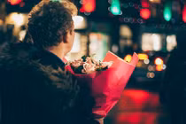 Yêu xa là mệt mỏi nhưng bước qua là hạnh phúc