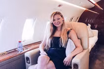 Cuộc sống đáng mơ ước của nữ phi công 9X