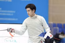 Chàng trai cao 1,92 m được mệnh danh "nam thần đấu kiếm"