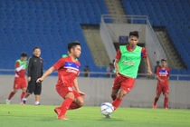 Thiếu người, HLV Hữu Thắng đưa cả ban huấn luyện vào đấu tập