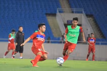 Thiếu người, HLV Hữu Thắng đưa cả ban huấn luyện vào đấu tập