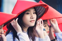 Cô gái mặc áo dài cực đẹp trên phố đi bộ TP HCM